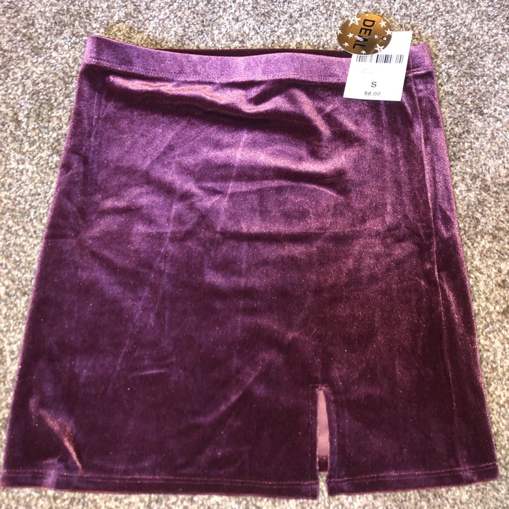 Maroon mini skirt✨